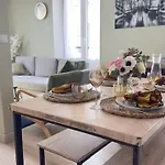Cocon Du Chateau, Centre Historique 7pers Appartamento
